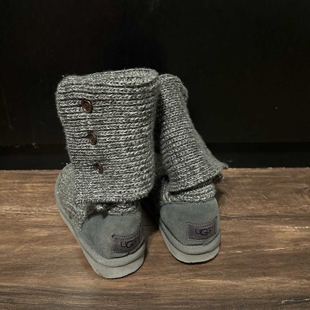 Ugg classic carry Gray Knit Button Boots for women size 6